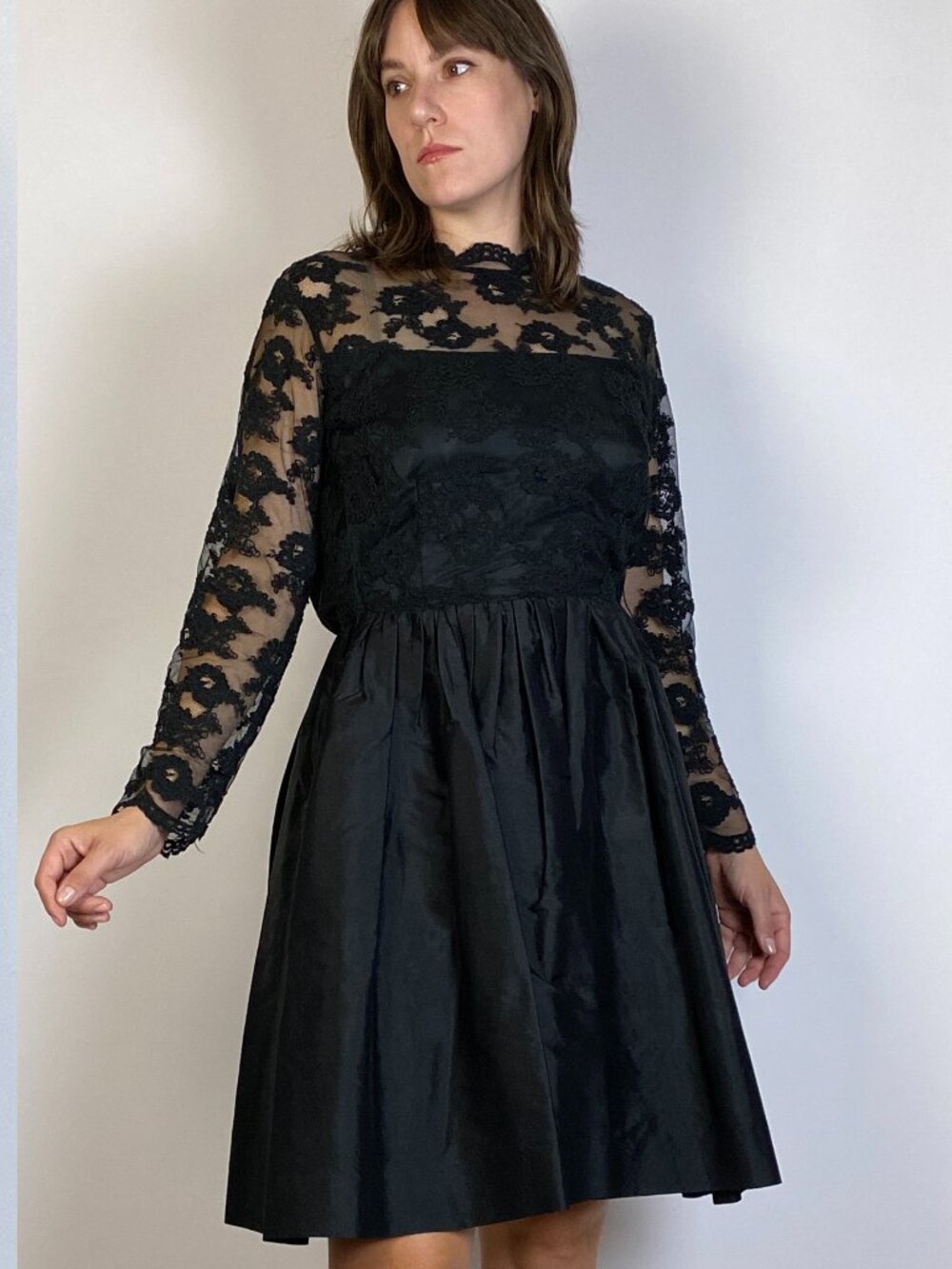 Vintage 1980s Does 50s LACE FIT & FLARE Dress! Small